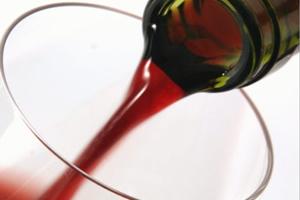 Enólogo Francés Incluye el Vino en la Dieta Diaria de las Vacas para Mejorar el Sabor y Calidad de la Carne 