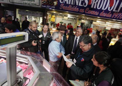 Ministro de Agricultura y Director Nacional Del SAG Fiscalizan Venta de Carnes en Franklin