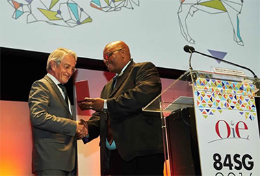 Reconocimiento Internacional a la labor realizada por el Médico Veterinario Chileno Dr. Alejandro Thiermmann